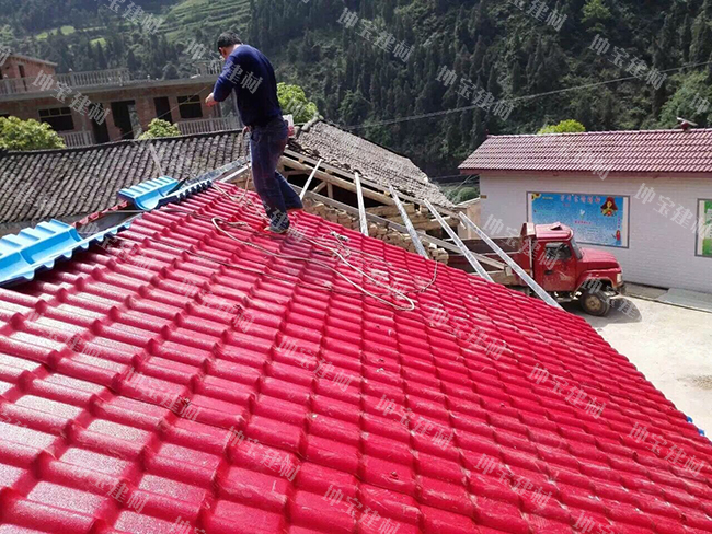 車河小學(xué)屋頂換瓦